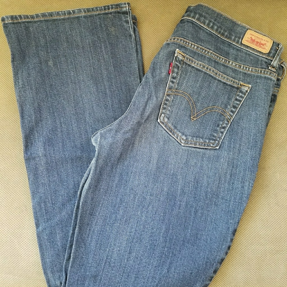 Women's Levi jeans